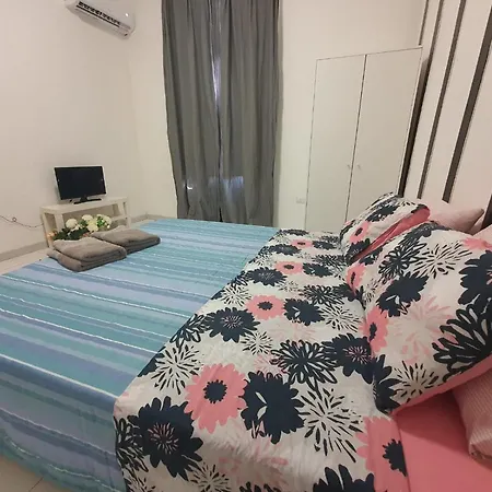 Chafbius Downtown Deluxe בית נופש קליארי